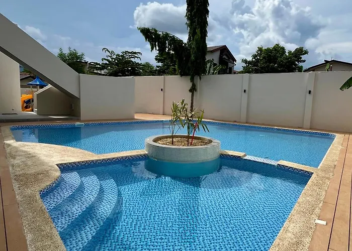Raph Staycation Near Mactan Newtown Aparthotel 3*